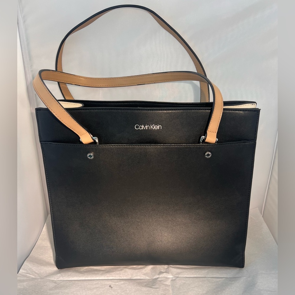 Calvin Klein Leo Smooth PU Novelty East/West Boxy Large Tote. NWT - Picture 3 of 8
